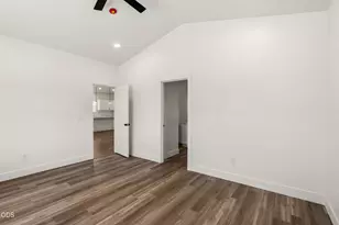 467 Arnos St, Talent, OR 97540 - Photo 6