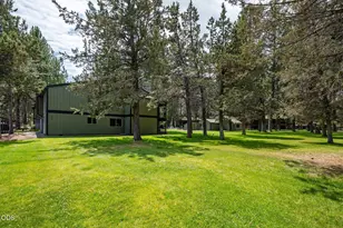 897 E Desperado Trail, Sisters, OR 97759 - Photo 32