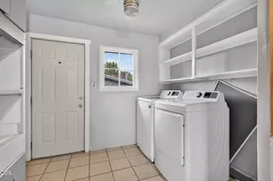 625 W Jackson St, Medford, OR 97501 - Photo 8