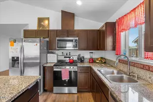 7843 Cadence Ln, White City, OR 97503 - Photo 6