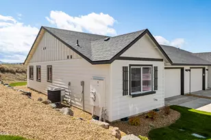895 SE Starview Ave, Madras, OR 97741 - Photo 2