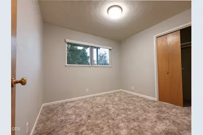1921 Regina Way, Grants Pass, OR 97527 - Photo 14