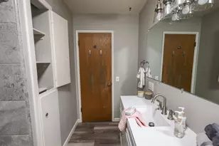 1921 Regina Way, Grants Pass, OR 97527 - Photo 18