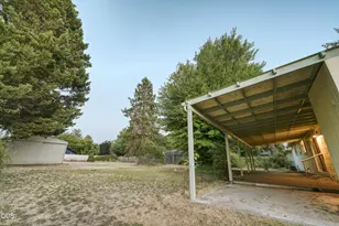 1921 Regina Way, Grants Pass, OR 97527 - Photo 20