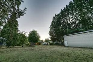 1921 Regina Way, Grants Pass, OR 97527 - Photo 26
