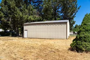 1921 Regina Way, Grants Pass, OR 97527 - Photo 22