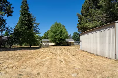 1921 Regina Way, Grants Pass, OR 97527 - Photo 22
