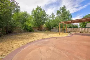 339 SW 29th St, Redmond, OR 97756 - Photo 26