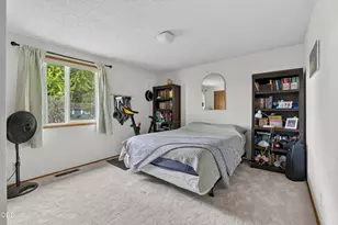 2284 Northwest 13th St, Redmond, OR 97756 - Photo 24
