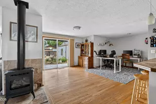 2284 Northwest 13th St, Redmond, OR 97756 - Photo 14