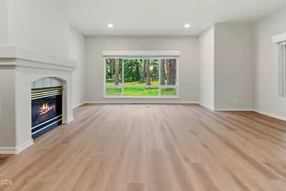 20387 Christmas Ridge, Bend, OR 97702 - Photo 8