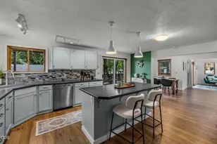 636 NE Irving Ave, Bend, OR 97701 - Photo 10