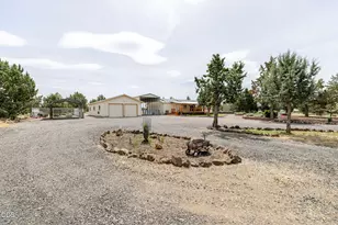 8664 SW Sisters View Pl, Terrebonne, OR 97760 - Photo 6