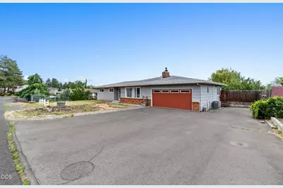 1240 Hilton Drive, Klamath Falls, OR 97603 - Photo 4