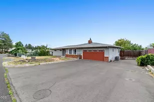 1240 Hilton Dr, Klamath Falls, OR 97603 - Photo 4
