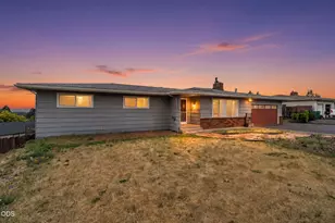 1240 Hilton Dr, Klamath Falls, OR 97603 - Photo 2