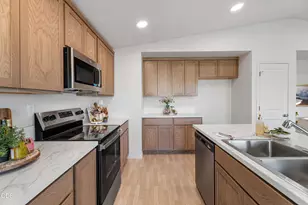 894 SE Starview Ave, Madras, OR 97741 - Photo 16