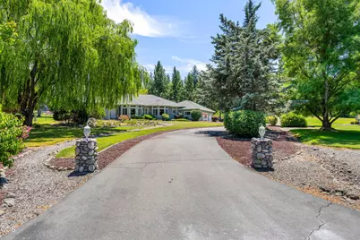 155 Kingsgate Way, Grants Pass, OR 97527 - Photo 8