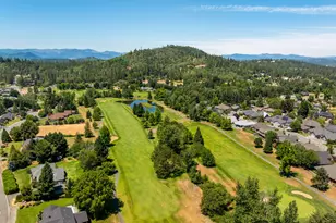 155 Kingsgate Way, Grants Pass, OR 97527 - Photo 2