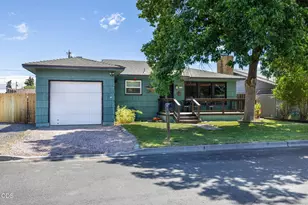 1036 SW 13th St, Redmond, OR 97756 - Photo 1