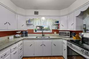 1036 SW 13th St, Redmond, OR 97756 - Photo 10