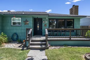1036 SW 13th St, Redmond, OR 97756 - Photo 4