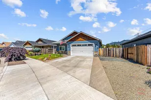 2130 SE Kayleigh Way, Grants Pass, OR 97526 - Photo 4