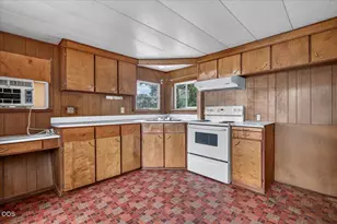 126 S Kerby Ave, Cave Junction, OR 97523 - Photo 6