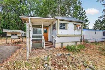 126 S Kerby Avenue, Cave Junction, OR 97523 - Photo 2
