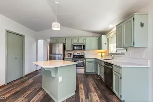 990 SE 2nd St, Prineville, OR 97754 - Photo 8