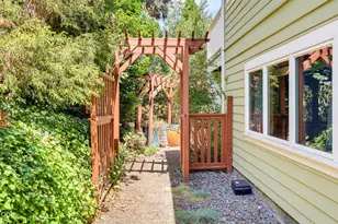 425 Merrill Cir, Ashland, OR 97520 - Photo 32
