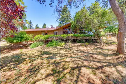 502 Vista Park Drive, Eagle Point, OR 97524 - Photo 1