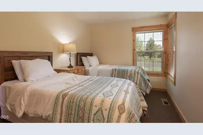 8578 Red Wing Lane, Redmond, OR 97756 - Photo 14