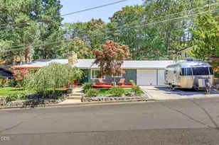 492 Herbert St, Ashland, OR 97520 - Photo 2