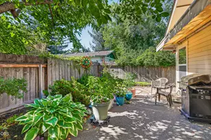 414 Parkside Dr, Ashland, OR 97520 - Photo 24