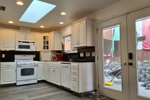 1275 4th Ave, Gold Hill, OR 97525 - Photo 10