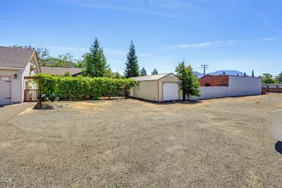 1215 NE 6th Street, Grants Pass, OR 97526 - Photo 30