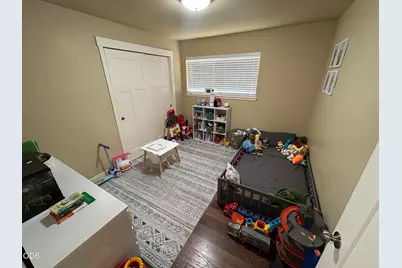 1024 NW Hawthorne Avenue, Grants Pass, OR 97526 - Photo 8