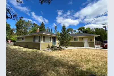 1024 NW Hawthorne Avenue, Grants Pass, OR 97526 - Photo 2