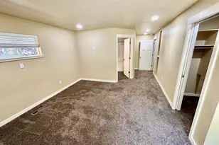 1024 NW Hawthorne Ave, Grants Pass, OR 97526 - Photo 12