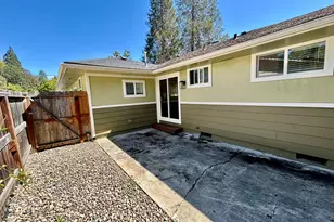 1024 NW Hawthorne Ave, Grants Pass, OR 97526 - Photo 16