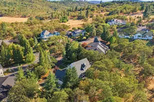 570 Powderhorn Dr, Jacksonville, OR 97530 - Photo 24