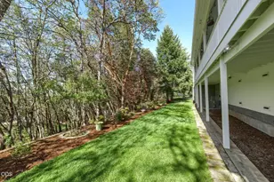 570 Powderhorn Dr, Jacksonville, OR 97530 - Photo 22