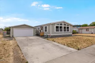 1587 SW Sun Glo Dr, Grants Pass, OR 97527 - Photo 2