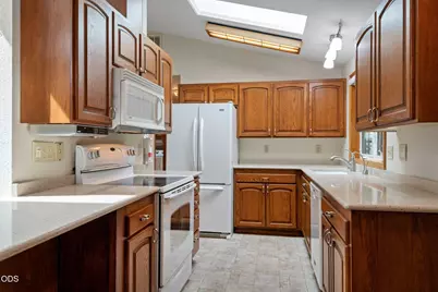 1105 SE Palmwood Court, Bend, OR 97702 - Photo 10