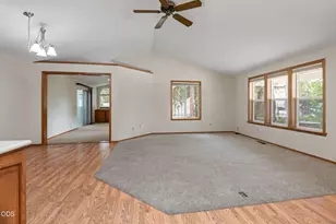 1105 SE Palmwood Ct, Bend, OR 97702 - Photo 6