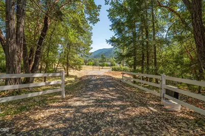 3959 Jumpoff Joe Creek Road, Grants Pass, OR 97526 - Photo 4