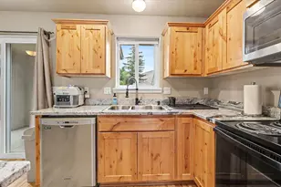 1003 SE Grandview Ave, Grants Pass, OR 97527 - Photo 32