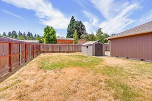 1003 SE Grandview Ave, Grants Pass, OR 97527 - Photo 44