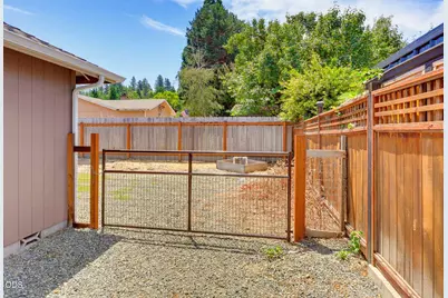 1003 SE Grandview Avenue, Grants Pass, OR 97527 - Photo 46